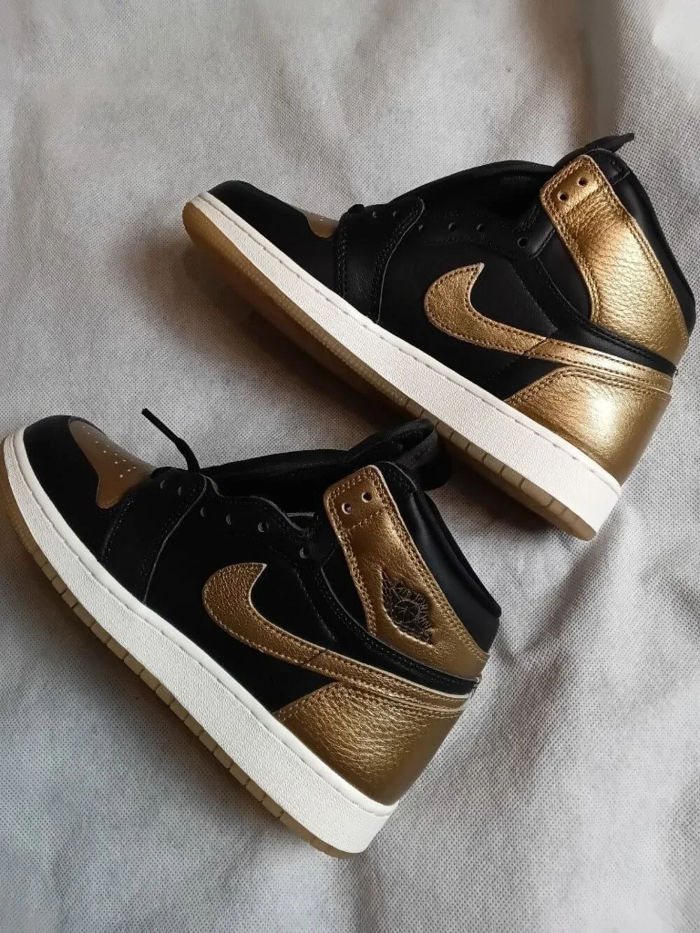 Nike Boys 6.5 Air Jordan 1 Retro High OG GS Black Metallic Gold Shoes FD1437-071